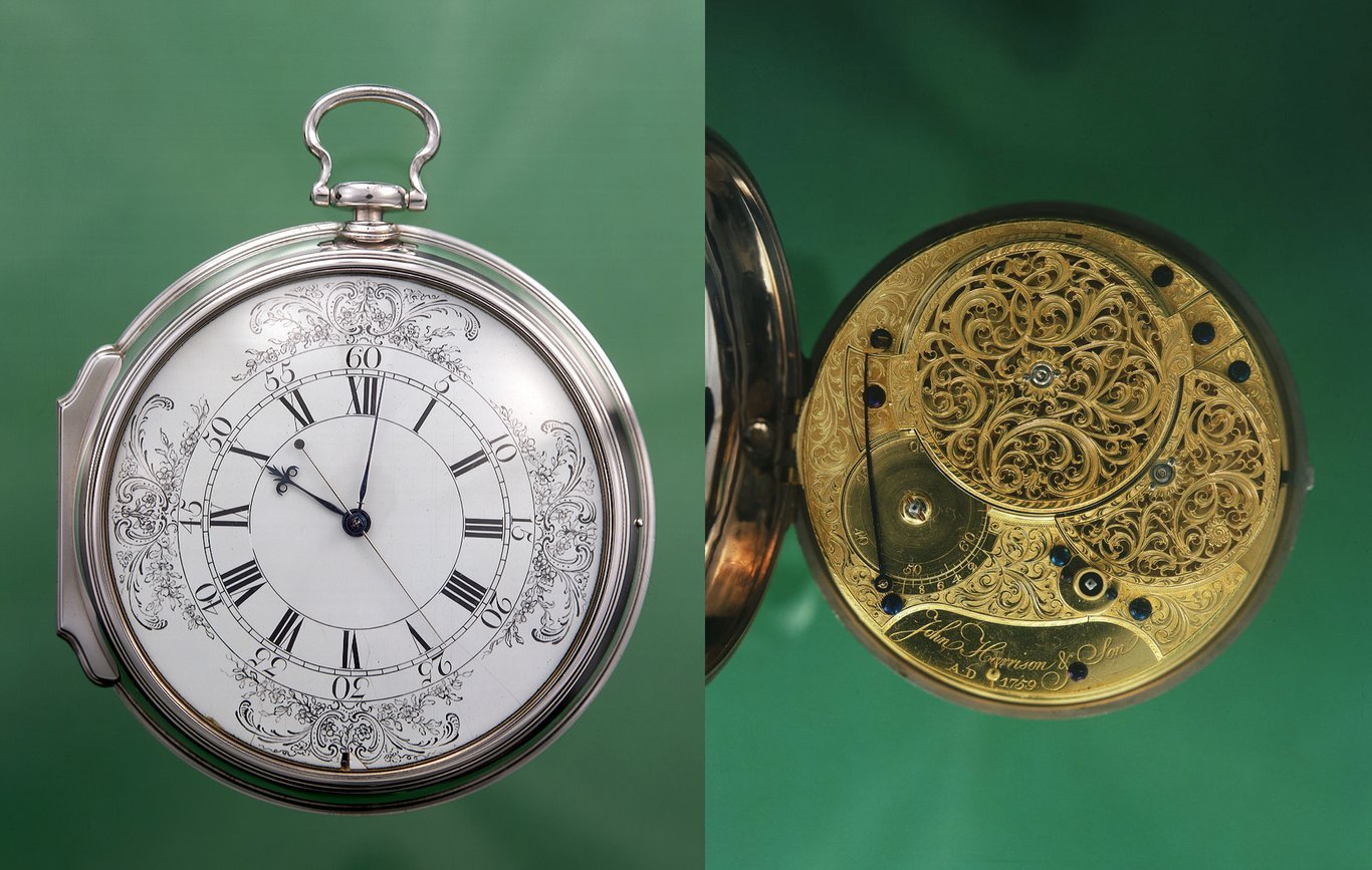 La montre de l'extérieur et son intérieur ouvert