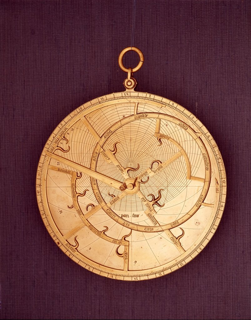 Astrolabe français du XVe siècle, 16 cm de diamètre, conservé au Musée astronomique Adler de Chicago