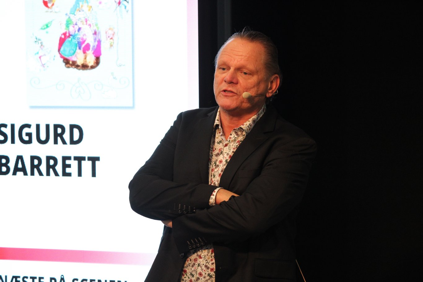 Pianist, komponist, forfatter og entertainer Sigurd Barrett optrådte på Bogforum i 2025