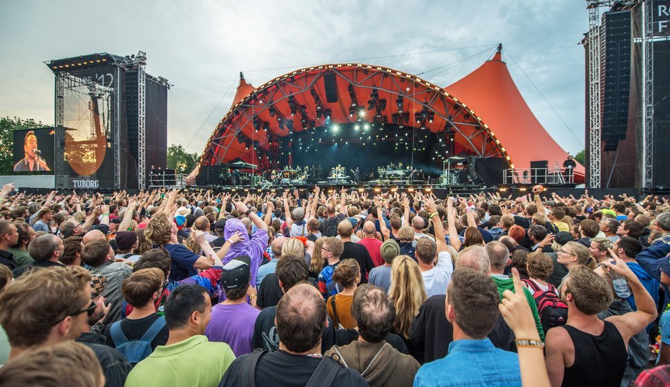 Bruce Springsteen optræder på hovedscenen, Orange Stage, i 2012.